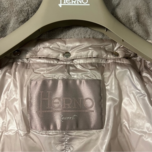 Herno A-Shape Jacket in Nylon Ultralight & Lady Alternative Fur, IT 48 / US 12 - Picture 3 of 9